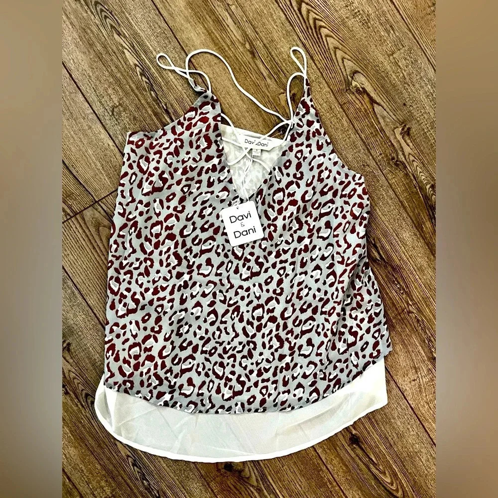 NWT Davi & Dani top
